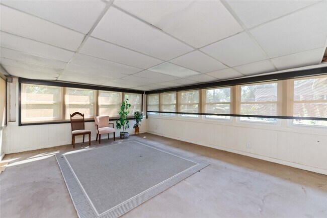 Building Photo - 12119 Dunlap St