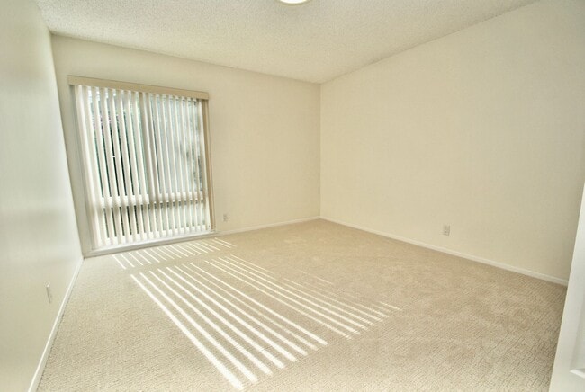 Building Photo - Charming Four Bedroom Rossmoor Home