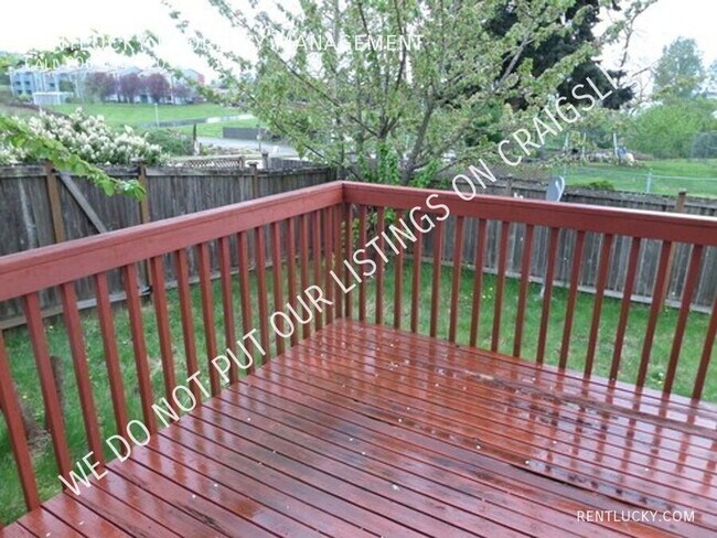 Building Photo - 1512 S Puget Dr