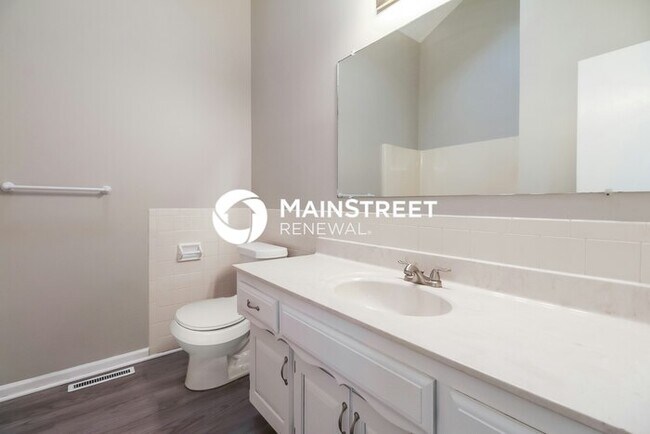 Building Photo - 3 Bedroom Pet-Friendly Home in Lees Summit, MO with Main Street Renewal