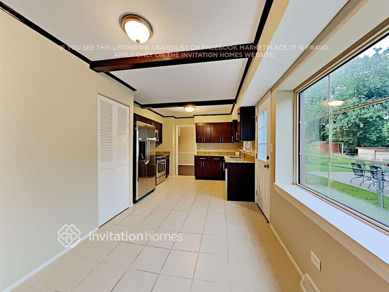 Building Photo - 415 Sussex Ct