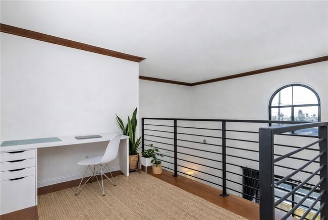 Building Photo - 2480 Penmar Ave