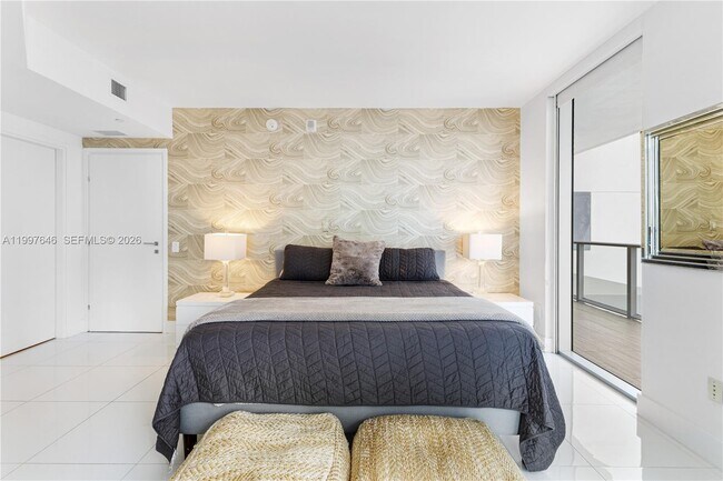 Building Photo - 1300 Brickell Bay Dr