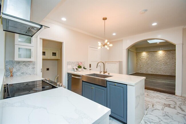 Building Photo - 201 Vanderpool Ln
