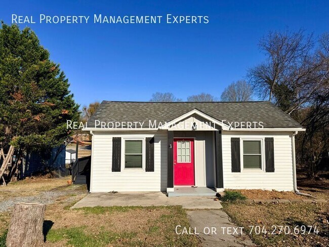 Building Photo - 903 Michigan St