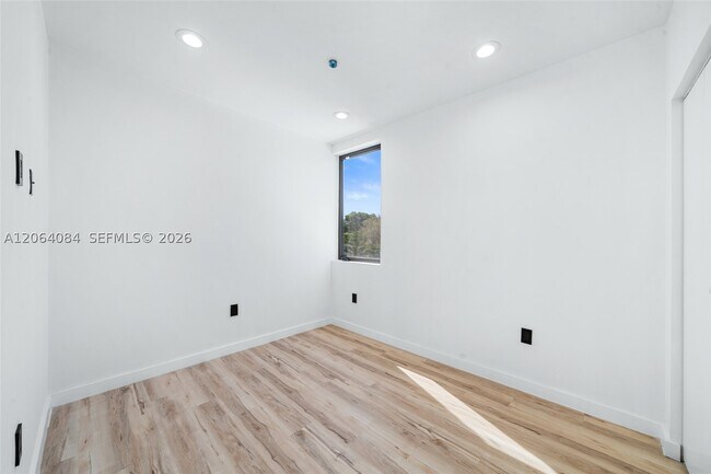 Building Photo - 11 NE 51st St