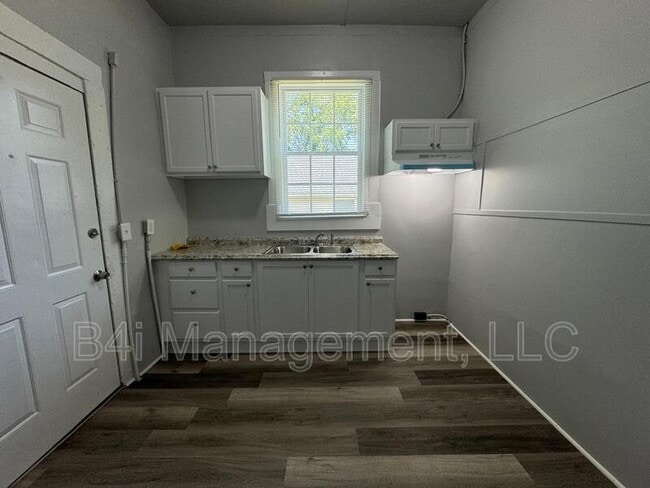 Building Photo - 407 Circus St