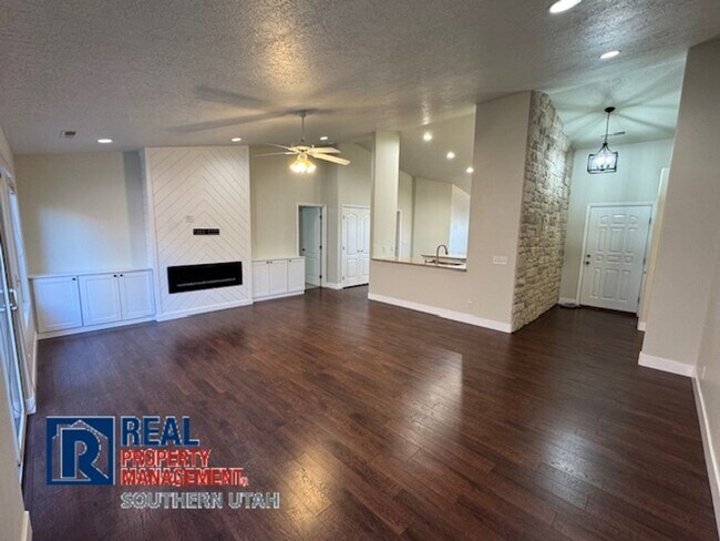 Building Photo - Sedona Hills Home