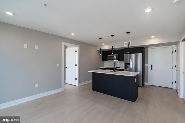 Building Photo - 6604 Ridge Ave