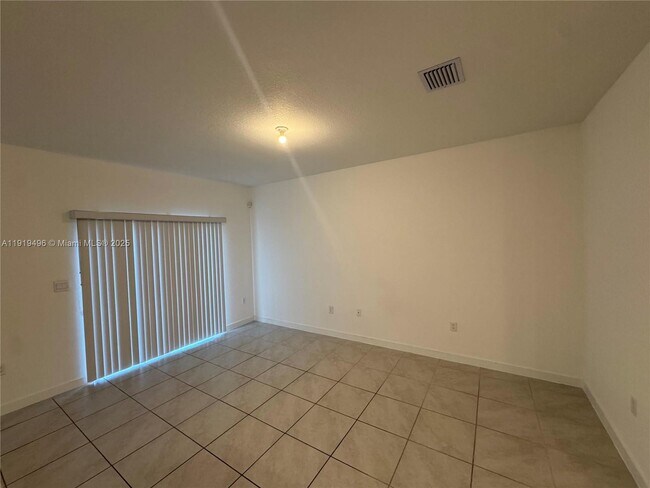 Building Photo - 1780 SE 9th Ave