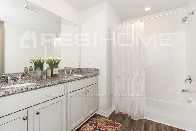 Building Photo - 467 Oakwood Dr NW