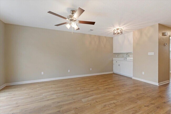 Building Photo - 1573 Jacks Dr