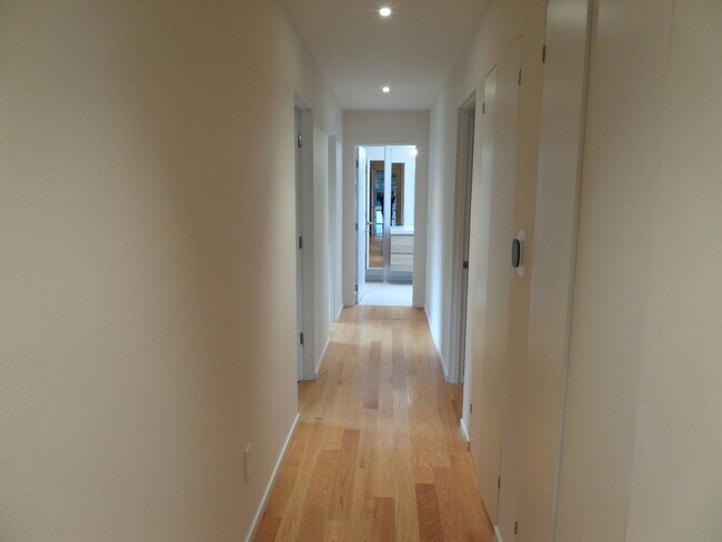 Building Photo - Incredible 3-Bedroom Mid-Century Stunner on Mercer Island! Huge Yard and Central A/C!!