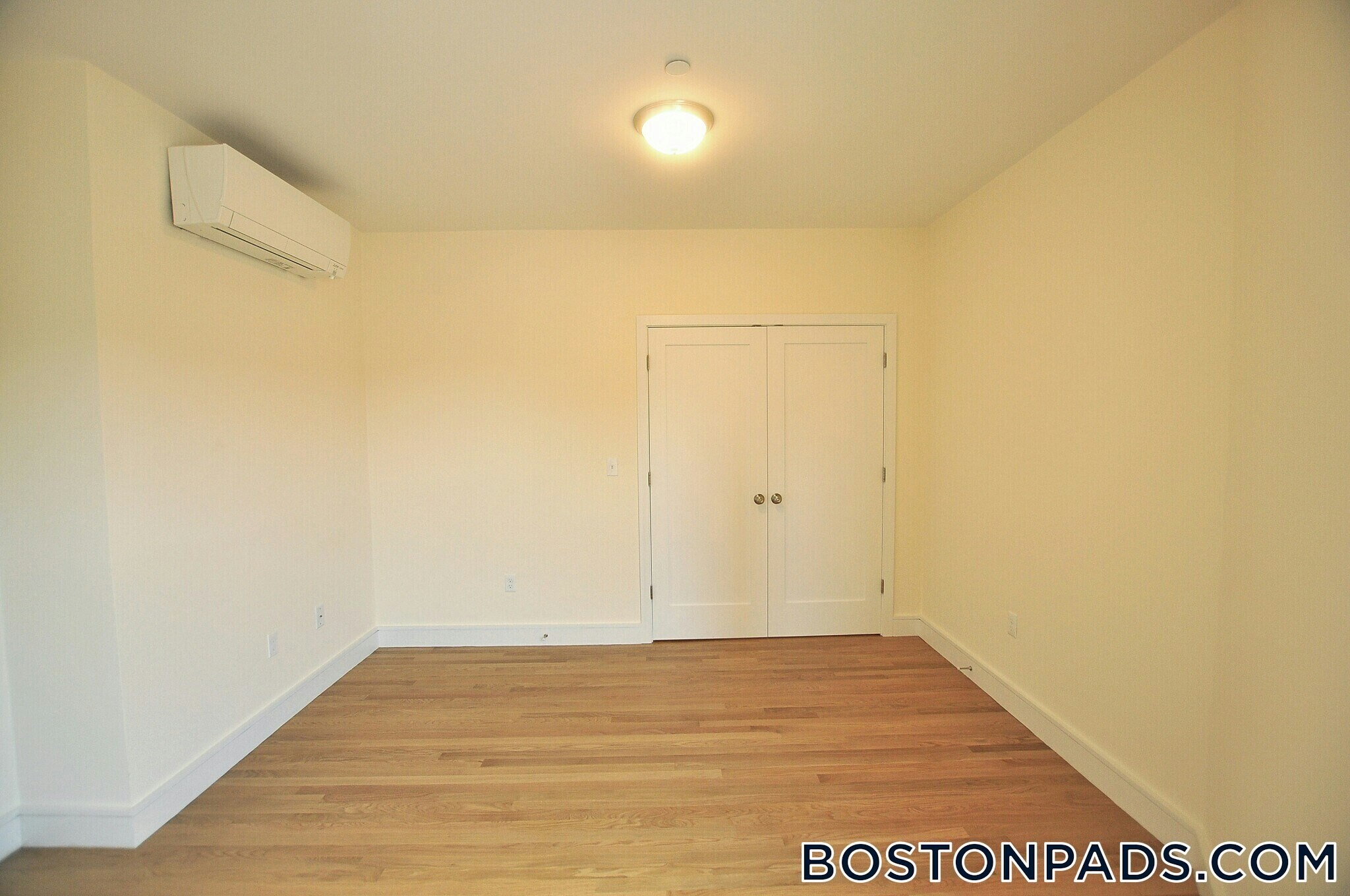 Building Photo - 877 Beacon St