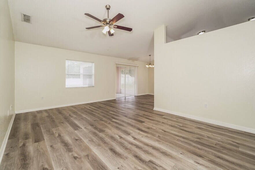 Building Photo - 7172 Summit Dr