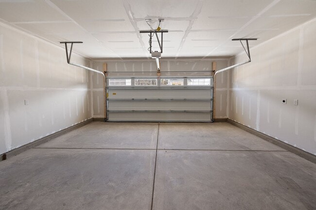 Building Photo - ***Brand New 4/3 in Olde Liberty Golf Community***