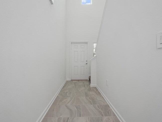 Building Photo - 571 Jett Ln