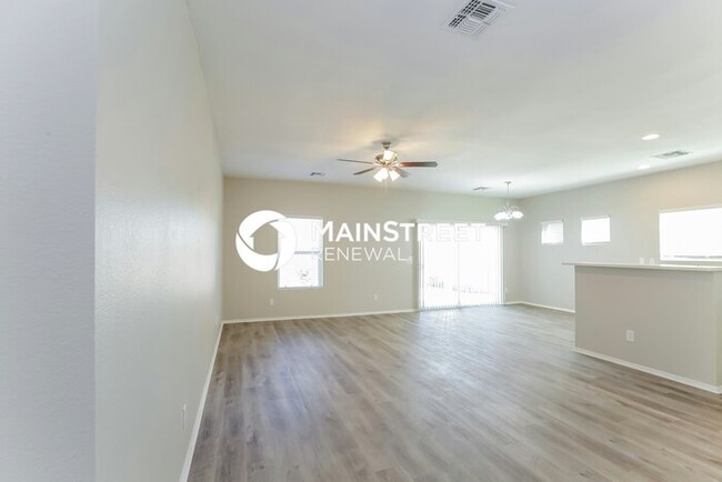 Building Photo - 1530 W Grove St