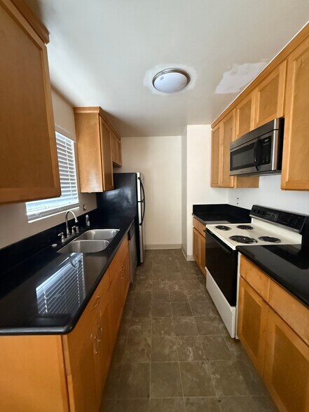 Building Photo - 4857 College Ave