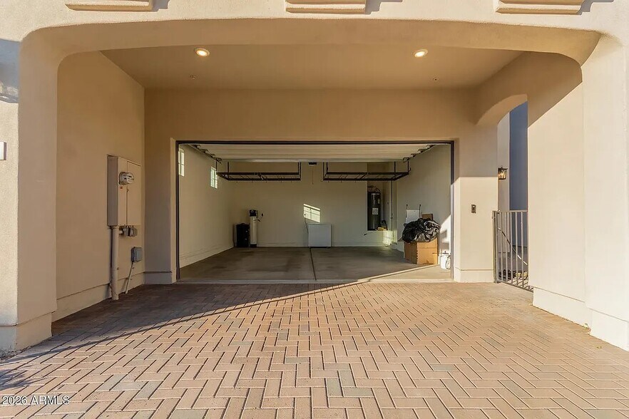 Building Photo - 1476 E Shannon St