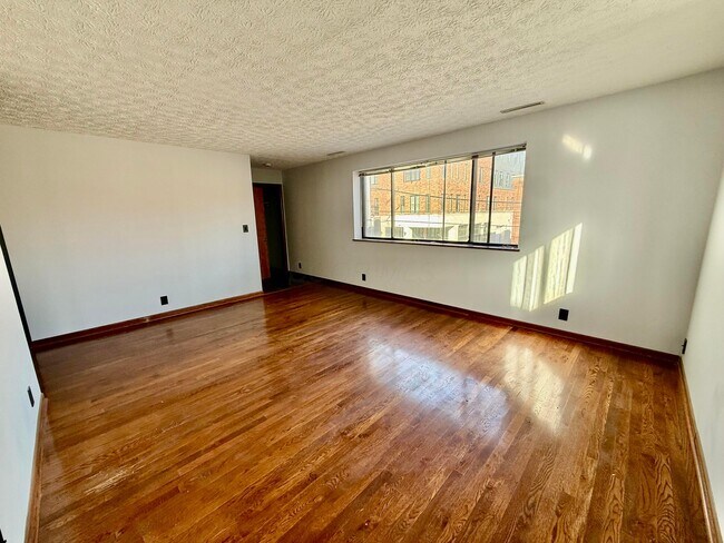 Building Photo - 295 E Whittier St