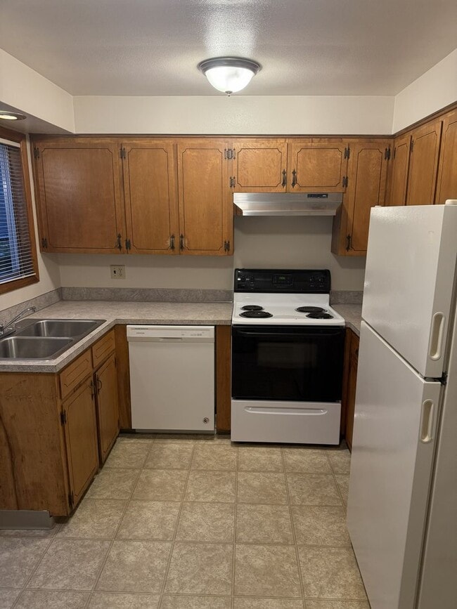 Building Photo - 2x1 @ The Colony Apartments