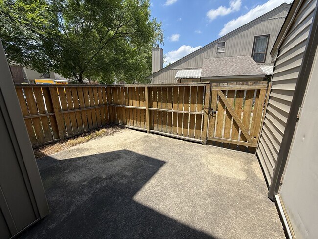Building Photo - 103 Sunshine Ln