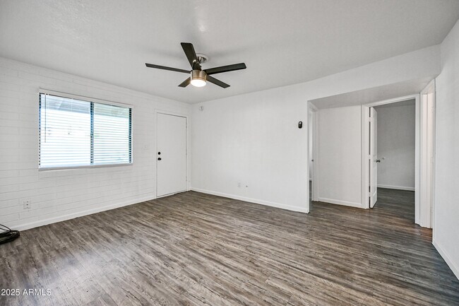Building Photo - 1744 W Glendale Ave