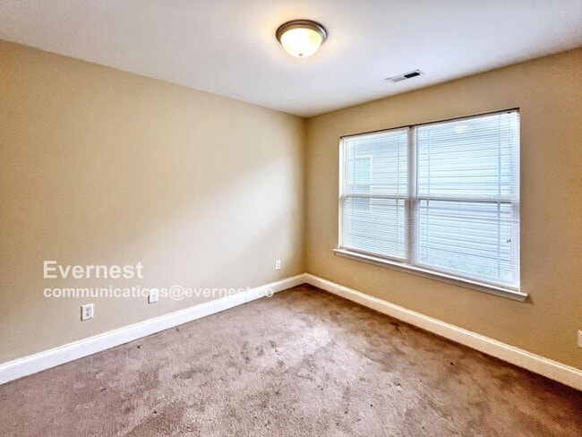 Building Photo - 1521 Southernwood Dr