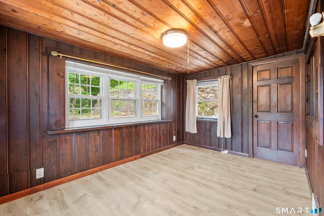 Building Photo - 399 Hawthorne Ave