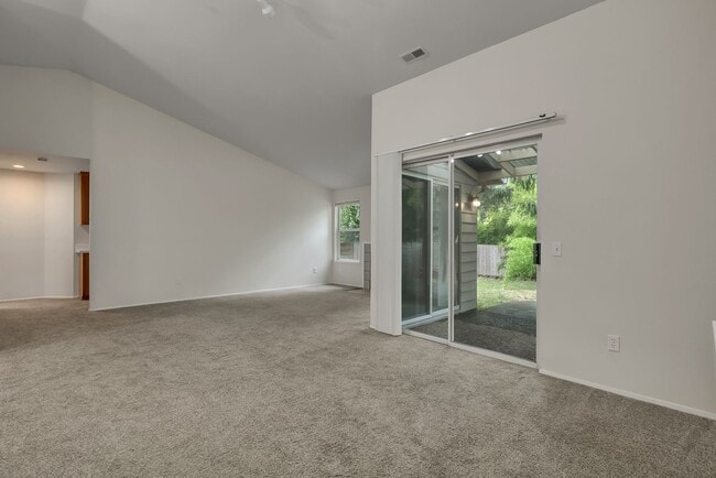 Building Photo - 3 Bedroom East Hill Home - $3,000/month