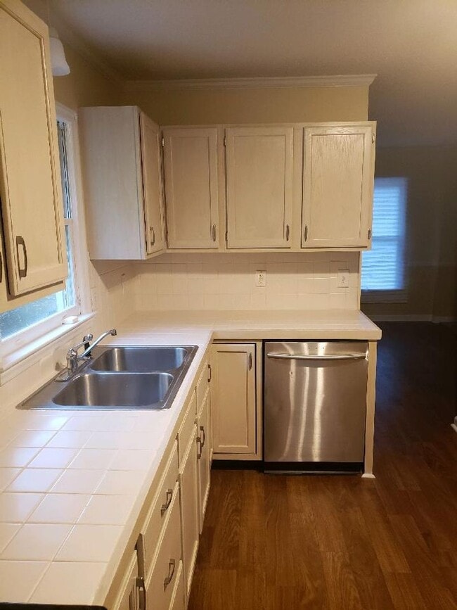 Building Photo - 4815 Leinbach Dr