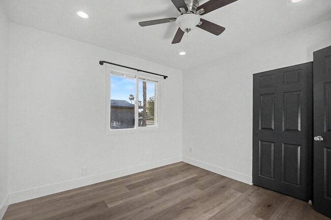 Building Photo - 6 Bed/ 3 Bath with Pool