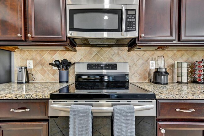 Building Photo - 7514 Forest Mere Dr