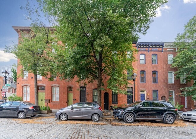Primary Photo - 732 S Bond St