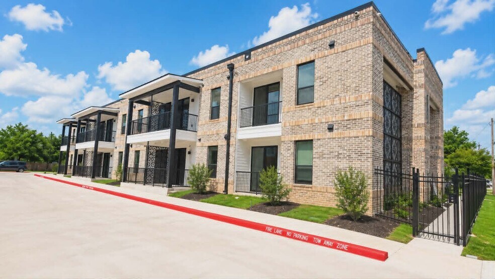 Building Photo - 1606 El Paso St