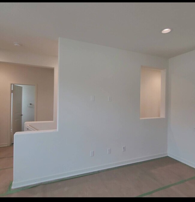 Building Photo - 11037 Renewal Dr