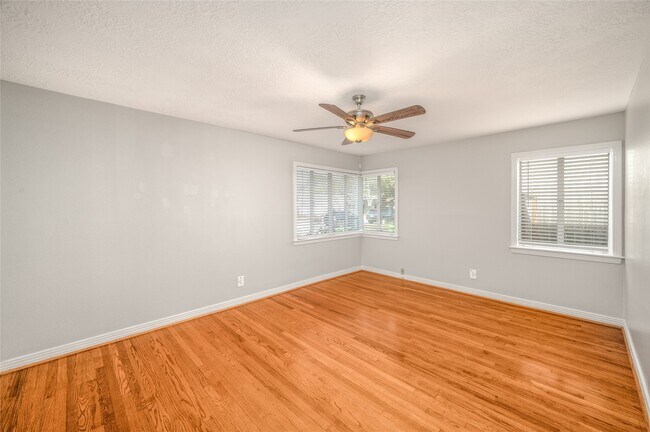 Building Photo - 3107 Prescott St