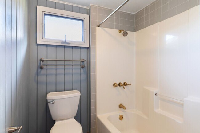 Building Photo - 64-660-660 Puu Olu Pl