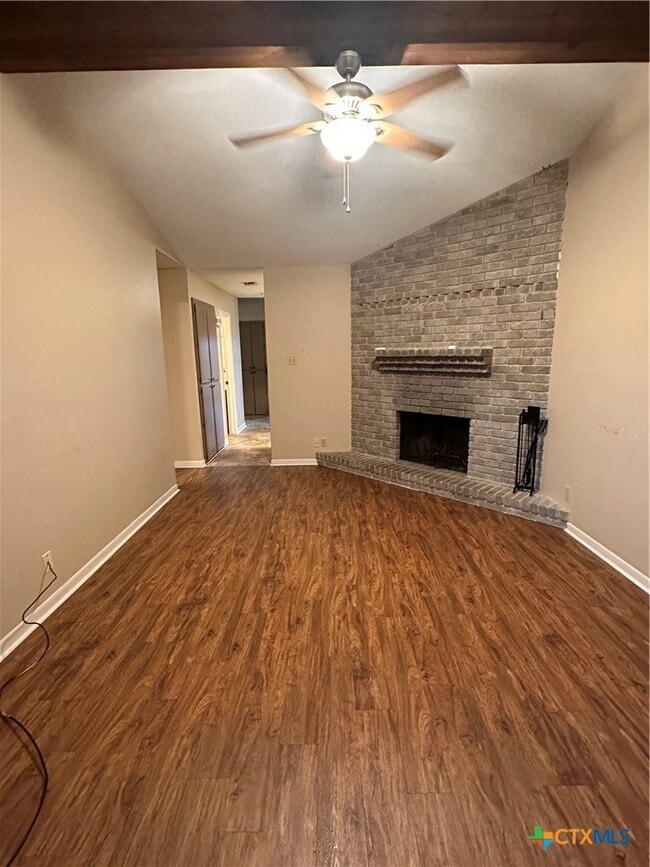 Building Photo - 208 Versailles St