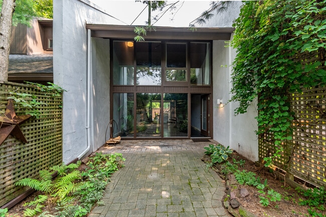 Building Photo - 9 Arden Way