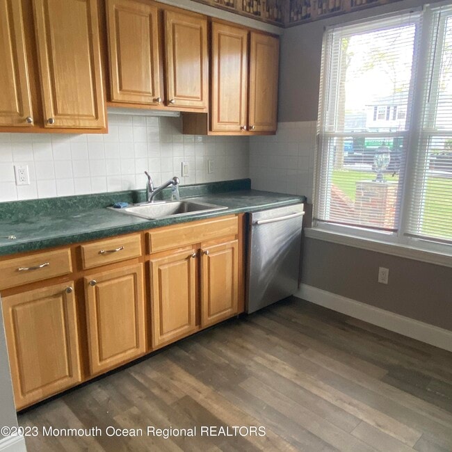 Building Photo - 120 Oak Hill Dr