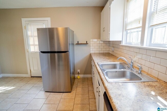 Building Photo - 9 Edgehill Rd