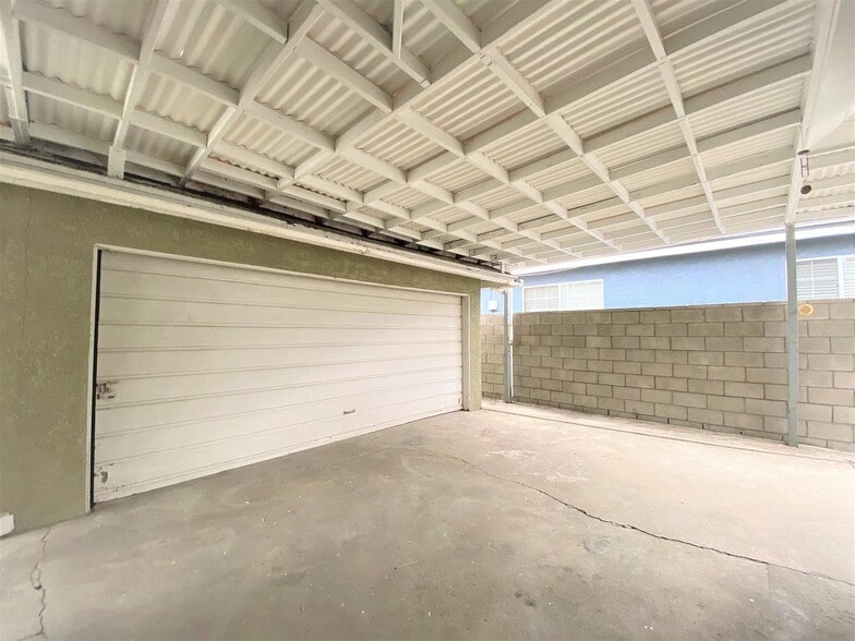 Building Photo - 5148 W 131st St