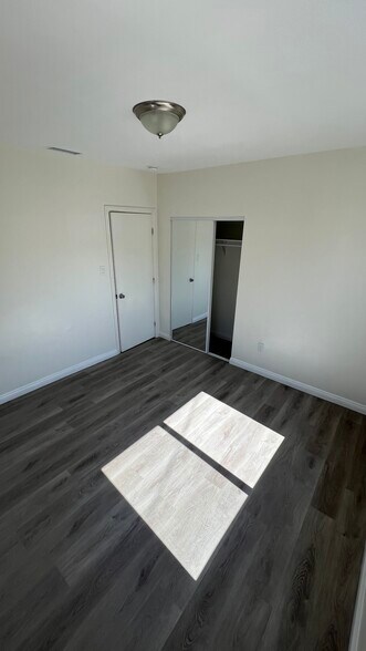 room-1 - 2707 Fairmount St