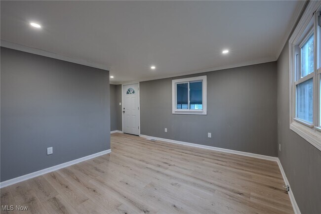 Building Photo - 34690 Beachpark Dr