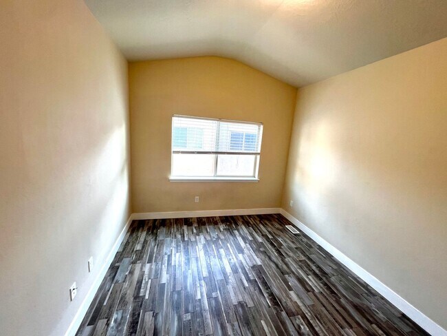 Building Photo - 130 W Canley Vale Ln