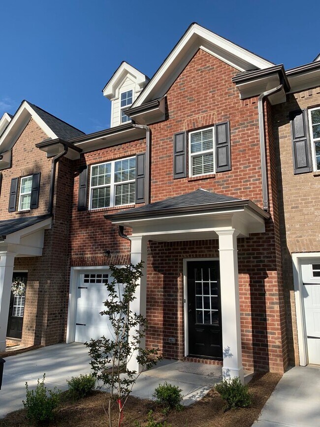 Building Photo - 3 Bedrooms 2.5 Baths  Condo in Downtown Watkinsville!