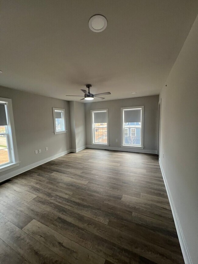 Building Photo - ** $500 OFF **
