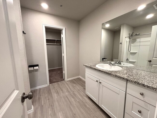 Building Photo - Beautiful 4 Bedroom Home in Schertz!